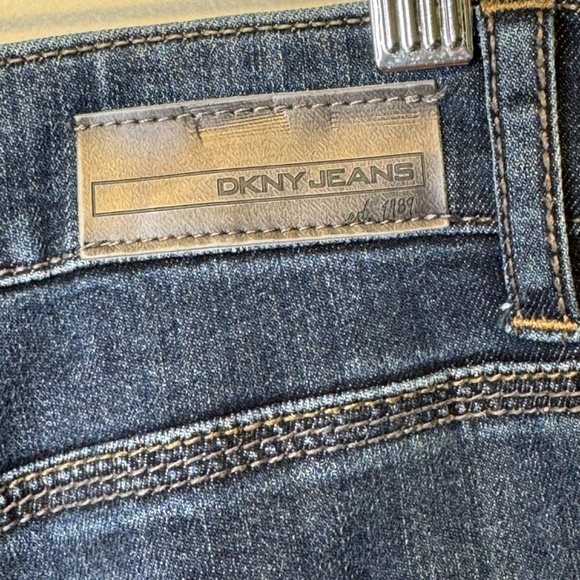 DKNY | Soho Boot Mid-Plus Size Mid Rise Stretchy Boho Bootcut Jeans - Picture 9 of 12